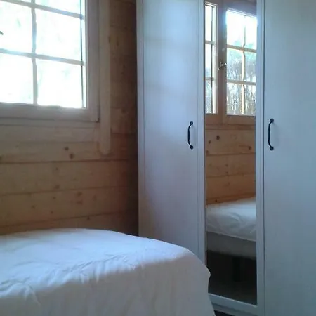 Casita De Madera Junto Al Mar